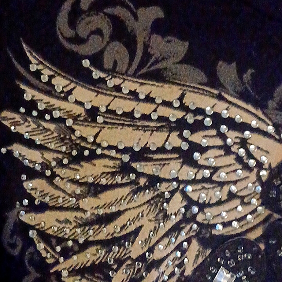 From Los Angeles Bus Stop Black V-neck with Applique Cross design - Picture 6 of 7